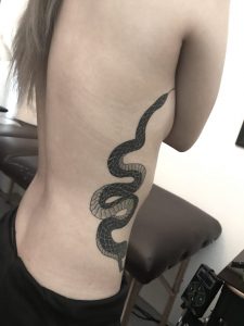 　Snake Tattoo Girl